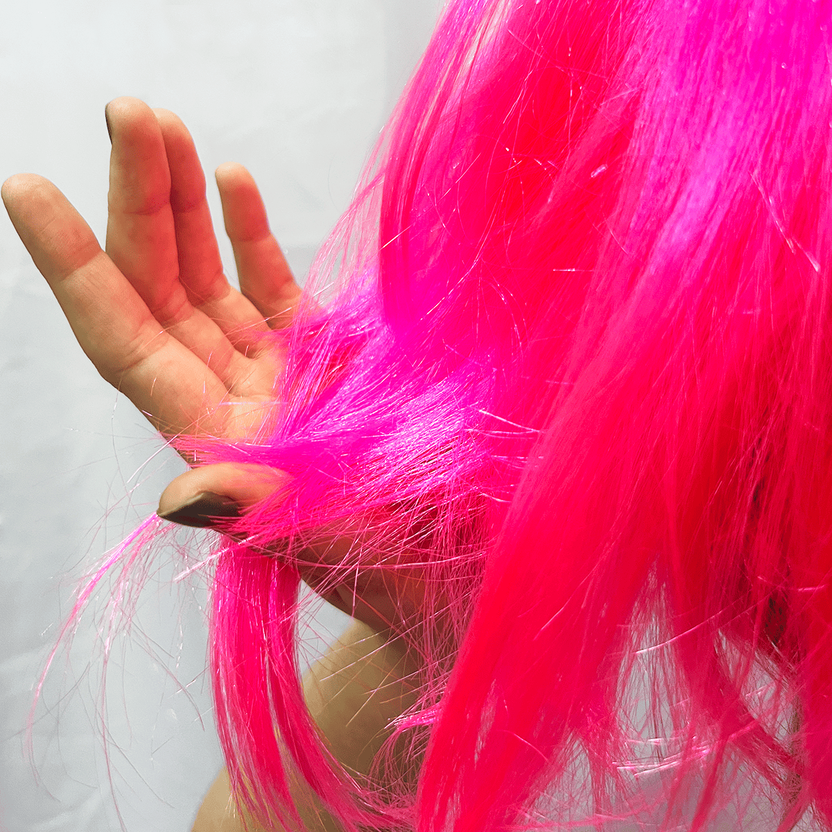 Peluca Corta Con Flequillo KL1027-40 - Color: Fucsia